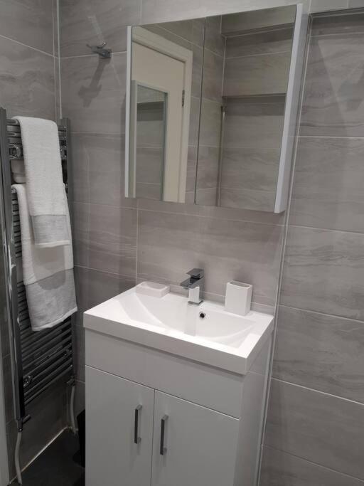 Star London Brent Street Cosy 1-Bed Hideaway Lägenhet Hendon Exteriör bild